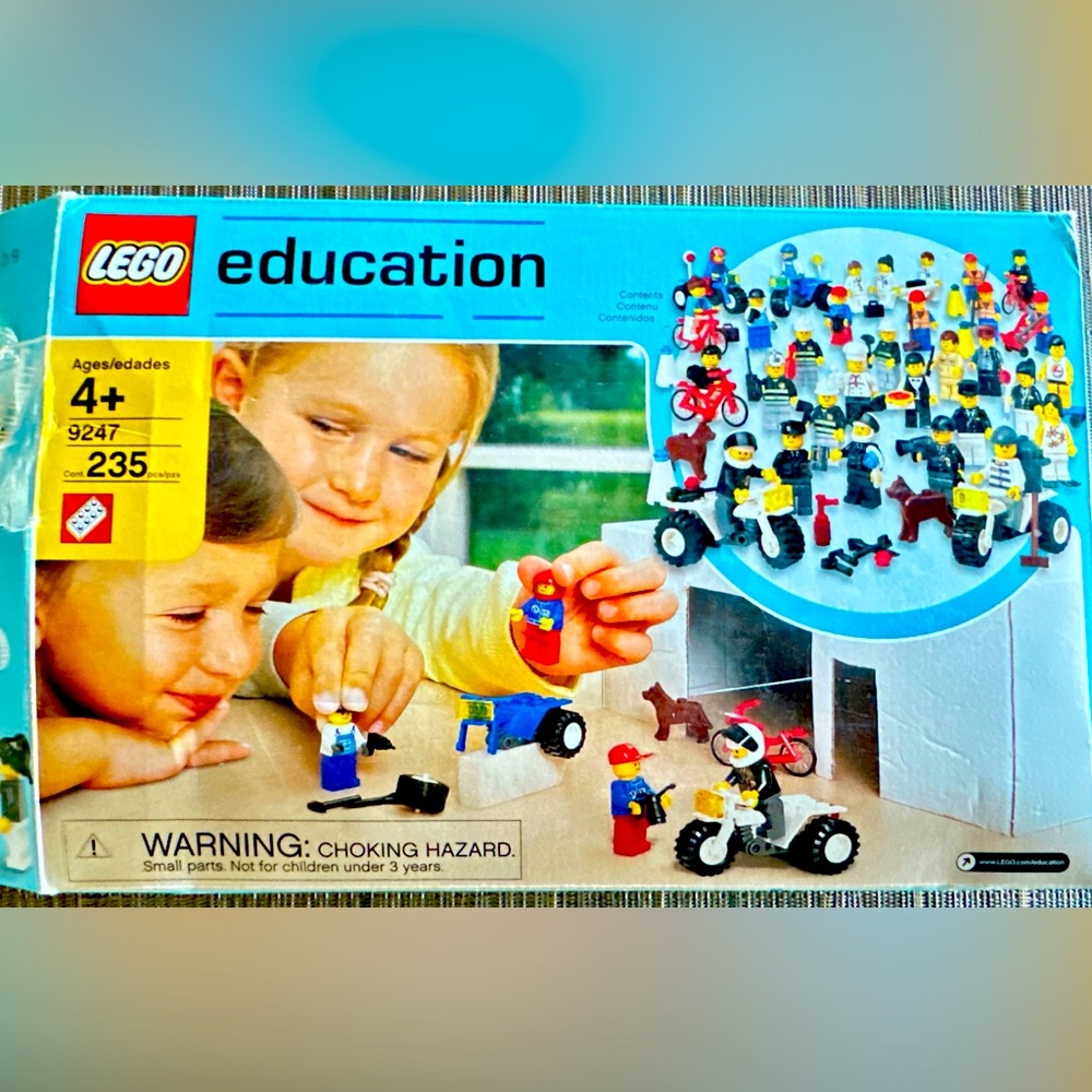 Lego Education Kit 9247 and Green Plate